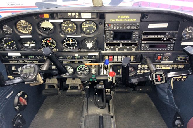 Piper 28-200 D-EDHH Cockpit